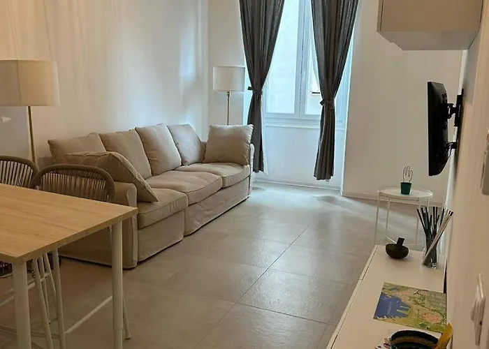 Via Del Teatro 1 * Специя